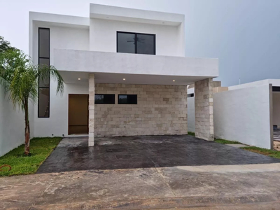 Casa En Esquina De 4 Recámaras Modelo Alora B En Privada Zendera, Cholul, Mérida