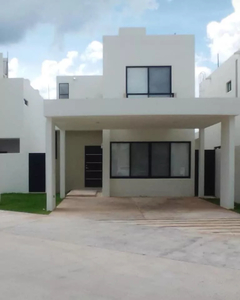 Casa En Renta En Mérida, En Zona Norte En Privada