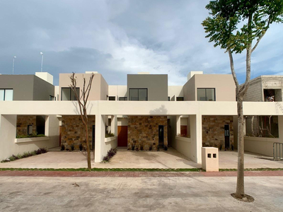 Casa En Venta En Mérida, Townhouse En Privada Moratta, Modelo Puala En Dzityá