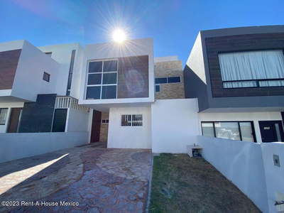 Casa Segunda Mano, 3 Recamaras, Roof. Grand Preserve Juriquilla, Venta