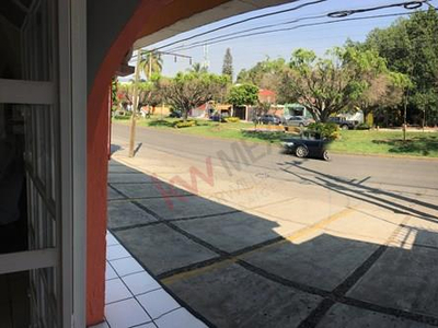 Local Comercial En Una De Las Mejores Avenidas, Teopanzolco 677...60 Mts2