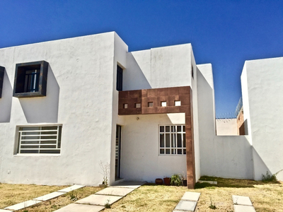 Renta Casa Nueva, 3er Anillo Al Sur, Gran Ubicación