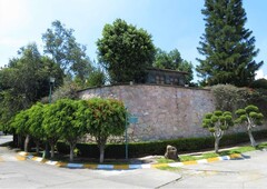 Se vende casa con amplio jardín en Lomas de la Herradura, Huixquilucan