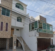 Doomos. CASA EN RESIDENCIAL TEJEDA, QRO PRECIO DE REMATE