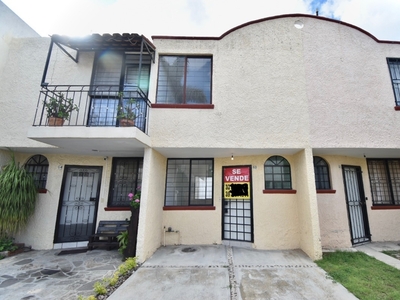 Casa en venta en Jardines Del Valle a 8 minutos del Tec de Monterrey