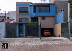 Casa en Venta Colinas del Cimatario, 3 Niveles, 3 Recamaras, Jardín, Área Loft