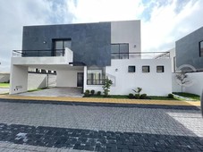 Moderna casa en venta en Lazaro Cardenas en