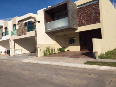 Casas en renta - 117m2 - 3 recámaras - Real del Valle - $14,500