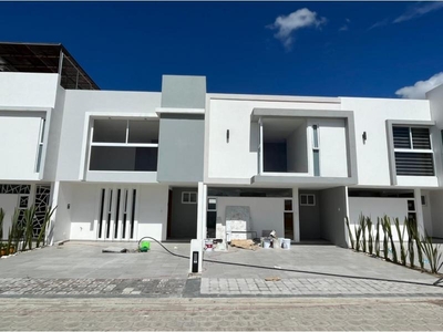 Casas en venta - 115m2 - 3 recámaras - San Bernardino Tlaxcalancingo - $2,170,000