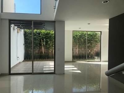 Excelente casa en venta 3 recamaras zona UVM en Puebla