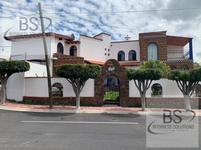 Doomos. AV/ CASA EN VENTA PRIVADA JURIQUILLA QUERETARO ESTILO MEXICANO