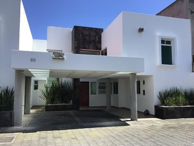 Venta Moderna Y Amplia Casa En Metepec, Residencial Amarena