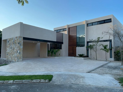 Residencia Con 3 Habitaciones En Privada El Cortijo