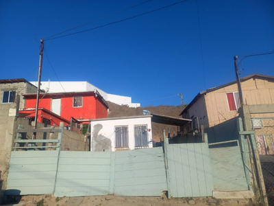 Terreno Con Construccion Economica En Lomas San Martin