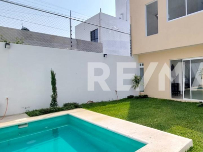 Venta De Casa En Lomas Tzompantle, Cuernavaca, Morelos...clave 4277