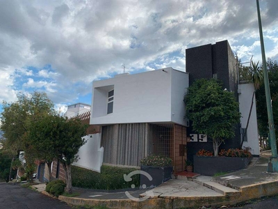 Casa con Terraza y Estudio en Venta Lomas Tarango