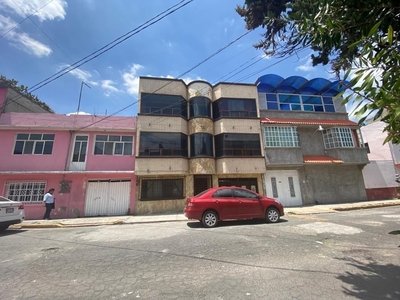 Casa En Venta En Colonia La Esperanza, Nezahualcoyotl, Estad