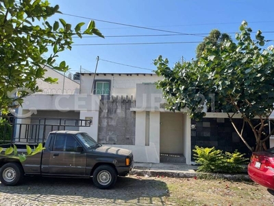 Casa en Venta en Fraccionamiento Arboledas, Colima