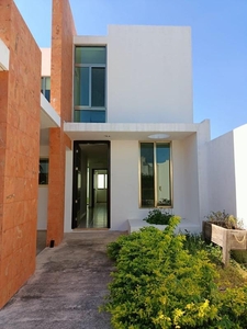 Casa Renta en Altabrisa, Privada Residencial, Merida