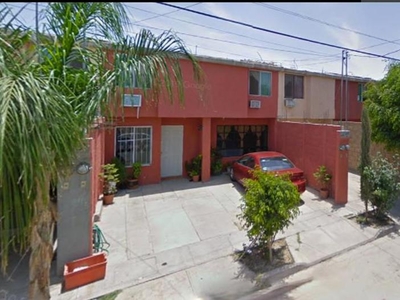 Doomos. Casa en venta de REMATE BANCARIO en la col. Pedregal del Valle, Torreón , Coahuila.