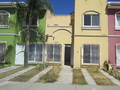 Doomos. Casa en Remate Bancario Av Valle de San Juan 1068 Fracc Real Del Valle Gdl-FMM