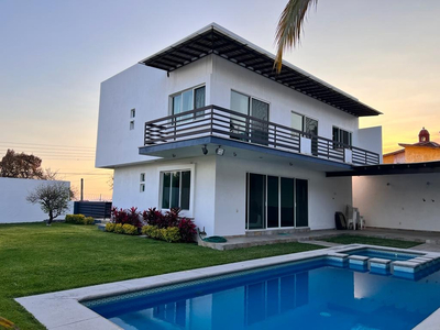 Casa En Venta Con Alberca Cerca De Cuernavaca