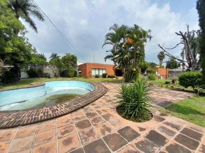 Casa en Venta con Alberca y Jardín Pedregal de las Fuentes, Jiutepec, Morelos