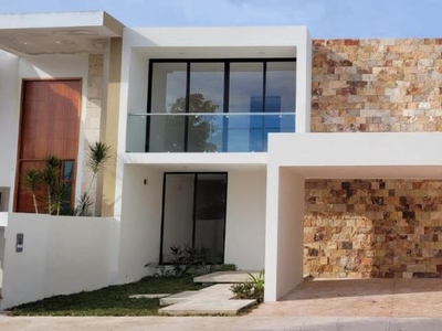 Casa en Venta en Mérida de 4 recámaras en exclusiva privada lista para entrega-Temozón