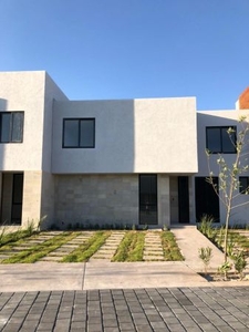 Estrena Casa En Altos Juriquilla, Roof Garden, 3 Recamaras, Jardín, Estudio...