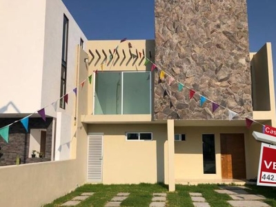 Estrena Casa en Cañadas del Arroyo, 3 Recamaras, Jardín, 2.5 Baños, Equipada