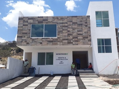 Estrena Residencia en Lomas de Juriquilla, Jardín, Roof Garden, 3 Recámaras