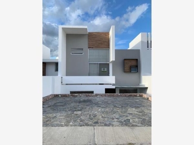 Hermosa Residencia de Autor en Cumbres del Lago, 3 Recamras, 4.5 Baños, Tapanco