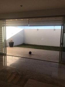 Linda Residencia en Lomas de Juriquilla, Terreno de 250, 4ta Recamara en PB