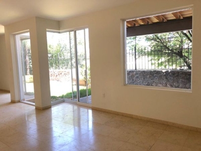 Linda Residencia en Lomas del Campanario, 4ta Recamara en PB, Jardín, CtoServ