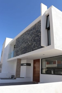 Preciosa Casa en La Condesa Juriquilla, Doble Altura, Roof Garden, 3 Recamaras