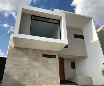 Preciosa Residencia en Colinas de Juriquilla, 3 Recamaras, Cto Serv, 6 Baños..