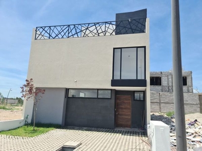 Se Vende Casa en Cañadas del Arroyo, 5 Recamras, 5.5 Baños, 3 Niveles, Roof ..