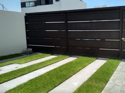 Se Vende Linda Casa en Valle de Juriquilla, Roof Garden, Jardín, de LUJO !!