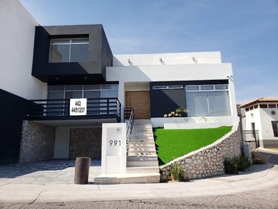 Se Vende Residencia de Autor en Cumbres del Lago, GRAN TERRENO de 387 m2, ÚNICA.