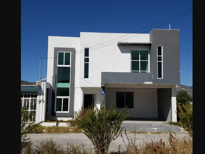 #mv Hermosa Casa En Venta Ubicada En Hidalgo, Trato Directo Con El Banco, Aceptamos Tu Crédito