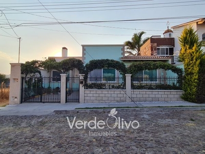 Adorable casa campestre de un piso en Tequis, jardín. Seguridad y áreas verdes.