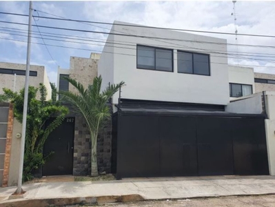 Casa de dos plantas con alberca en Santa Gertrudis Copó