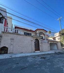 Casa en venta en esquina en Villa Montaña, San Pedro Garza Garcia