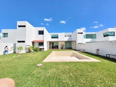 Casa amueblada con amplio terreno, en venta, Residencial San Diego Cutz