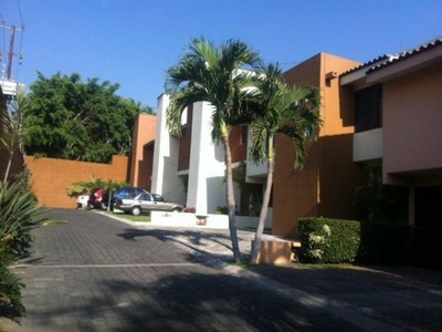 VENTA CASA CON ALBERCA COL. ACAPATZINGO CUERNAVACA MORELOS