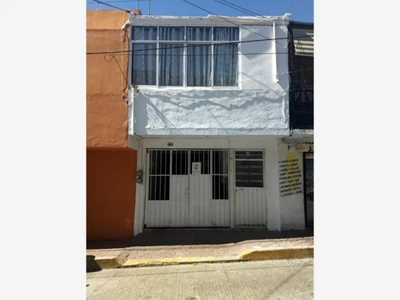 CASA DE DOS NIVELES EN VENTA