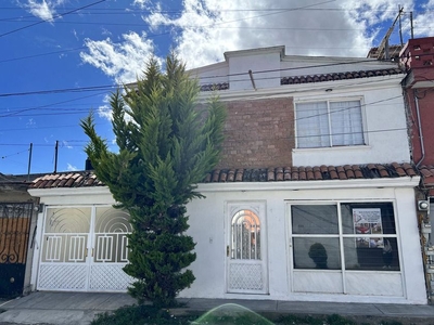 Casa en renta Ocho Cedros, Toluca, Estado De México, México