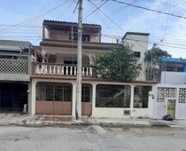 En venta casa de 3 niveles inversión en Cancún, Q.