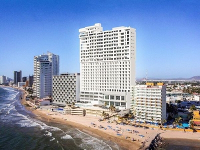Condominio en venta en Mazatlan a pie de playa Arcos condos & beach resort
