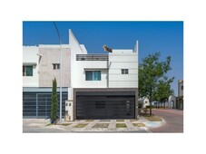 Casa en Venta Privadas de Cumbres frente esquina y frente a parque